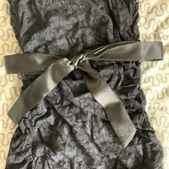 ❤️$10 add on. Small Little Black Dress In Lace - Picture 2 of 4